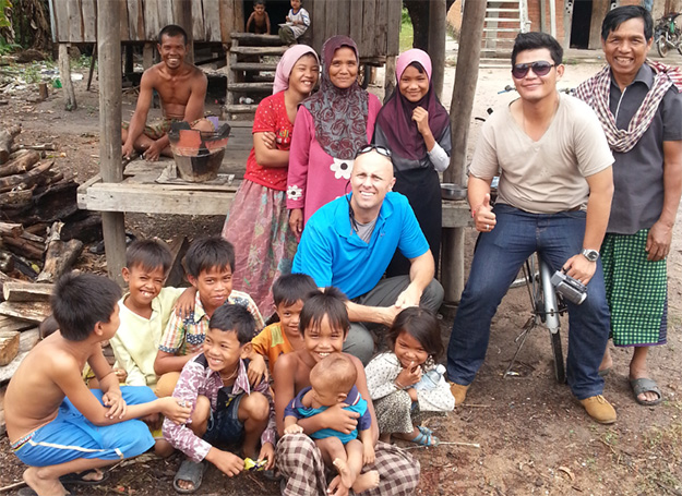 Discussing culture, food shortage issues and diabetes with a Cambodian family